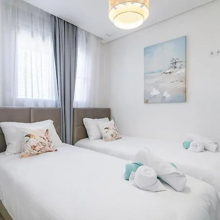 Sea View, Pool, Ac, 3 Bedrooms, 150m Appartement